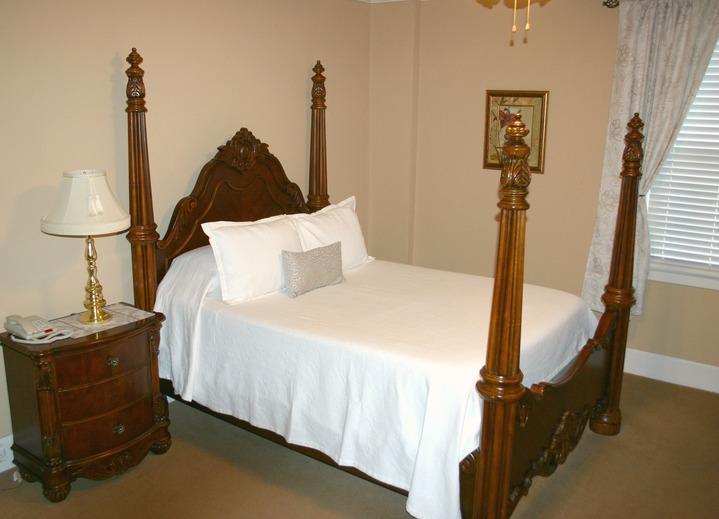 The Woodford Inn Versailles Exterior photo